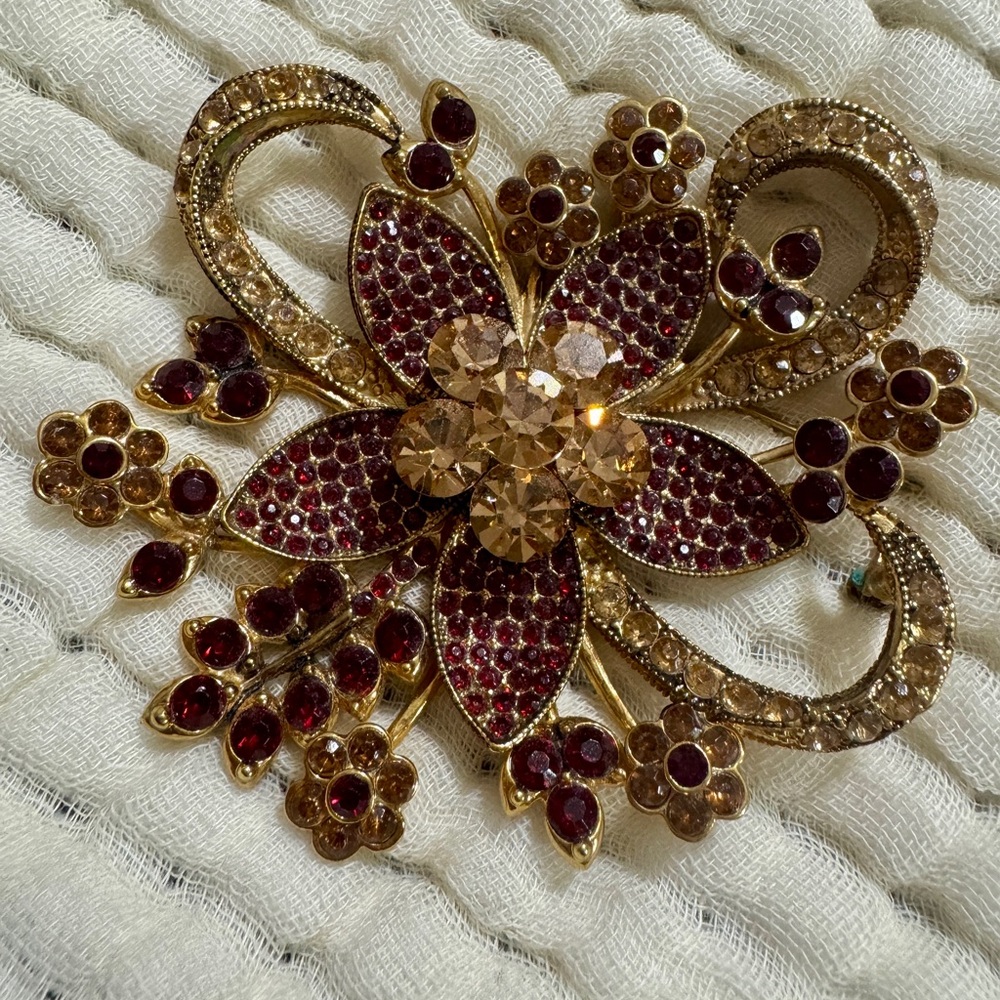 Vintage Avon 35 Year Anniversary Gold Tone Floral Brooch Pin
